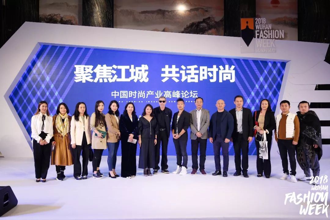 戳进来｜除了黄鹤楼和鸭脖子，这座城市竟然还有时装周这个大IP？