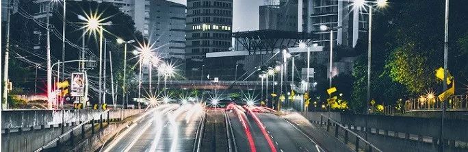 挣扎中的都市中产:我在这里活着,也在这儿死去