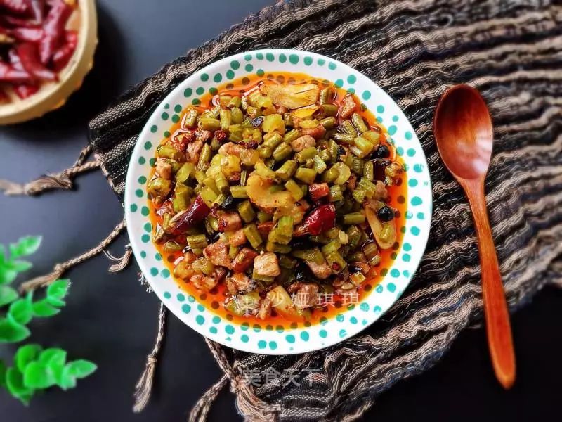 泡豇豆炒牛肉怎么做才好吃视频,泡豇豆炒牛肉粒