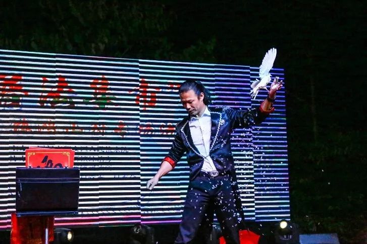 这一夜场集市有亮点，看剧学法两不误！