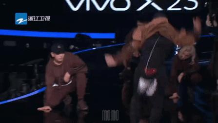 “求求你们别哭了”