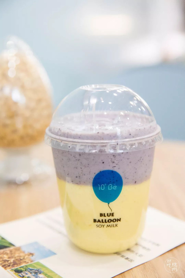 人手一杯咖啡,人手一杯超大杯奶茶