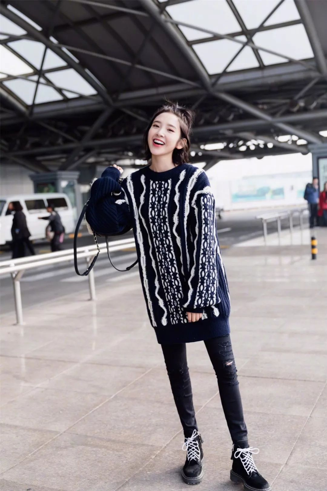 鞋带绕脚脖,鞋带勒脚脖会水肿吗