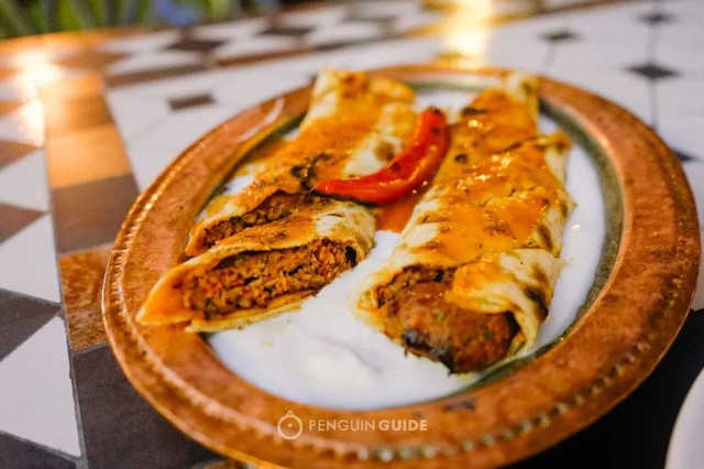 在这个魔幻的江南小城里，来一场烤肉和大饼的狂欢！