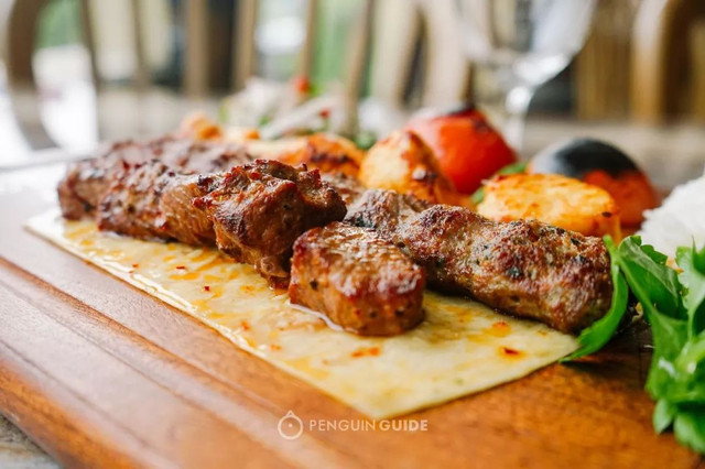 在这个魔幻的江南小城里,来一场烤肉和大饼的狂欢!