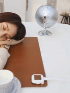 别人冻手你热到出汗！一个垫子20秒让桌子瞬间恒温40℃！
