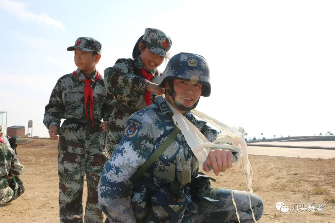 做薪火相传举旗人：北部战区空军部队庆祝空军成立69周年