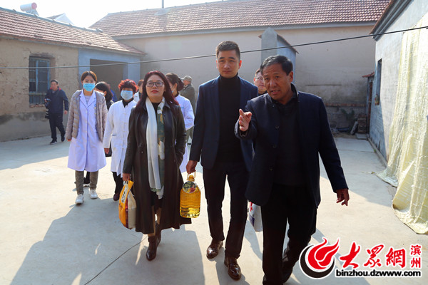 医院帮扶低保户走访慰问暖人心,医院走访入户关心重病孩子