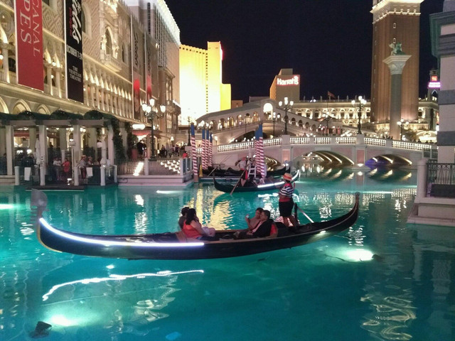 从美国飞往拉斯维加斯,从东到西穿越美国要多久