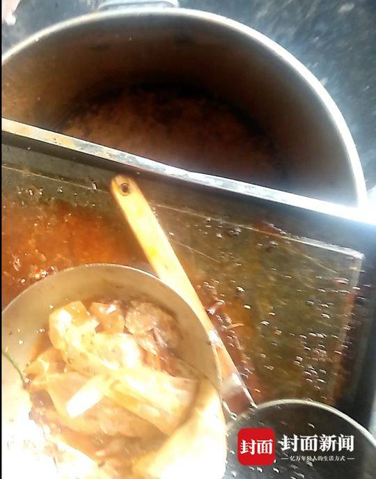 游客*底卧**干锅店发现用“口水油”店长：知道违法但不怕