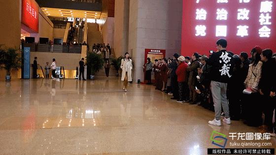 从军装演变的衣服,从军大衣变成将军