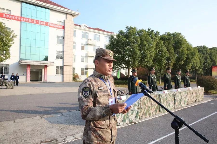 解放军运动会扛着炮跃过障碍,直击军体运动会