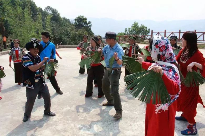 元江哈尼山寨旅游攻略,元江一年一度哈尼十月长街宴视频