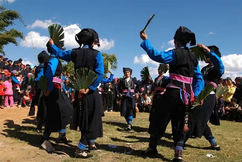 元江哈尼山寨旅游攻略,元江一年一度哈尼十月长街宴视频