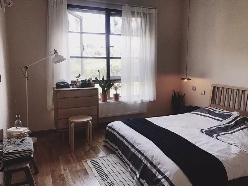 她不上班也不靠脸吃饭，住2层小楼，过上了别人做梦都要的日子！