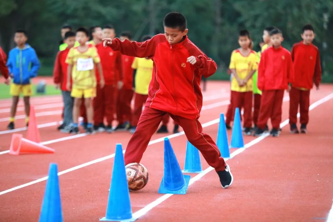 足球特色校的足球比赛,足球趣味运动会项目