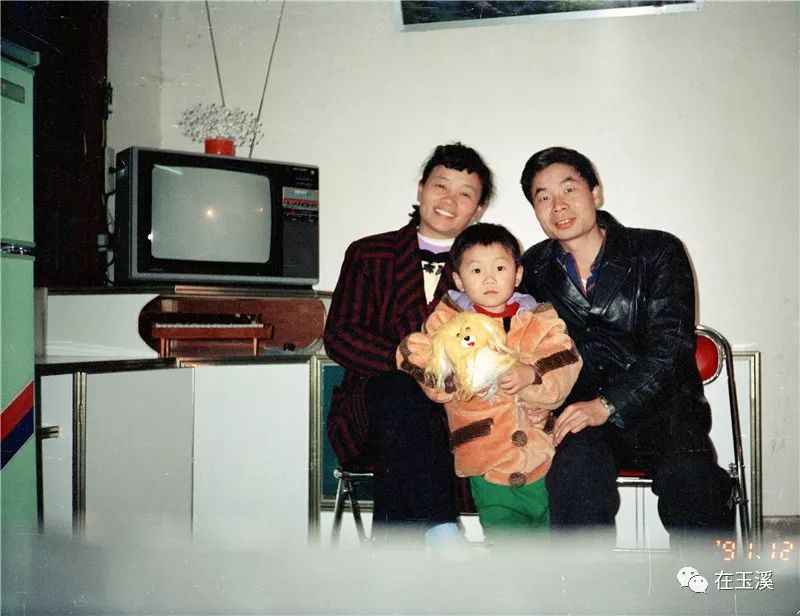 老照片里的故事合集,全家福老照片的故事