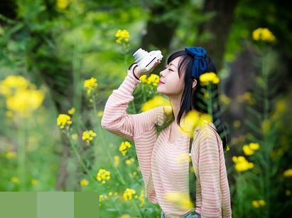 拍照油菜花技术技巧,手机拍摄油菜花人像摄影方法