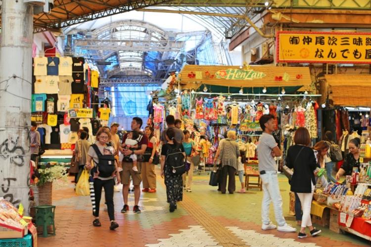 离开东京，去冲绳开一家5.5平米的旧书店！｜吉井忍的二次会