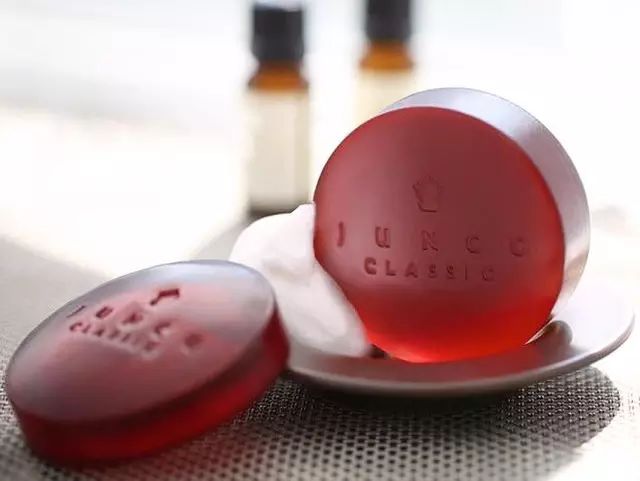 手工皂怎样用手打出绵密的泡沫 (晶莹剔透的手工皂)