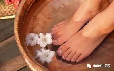 这些泡脚方法值得你收藏,冬季用这三种中药材泡脚最养生