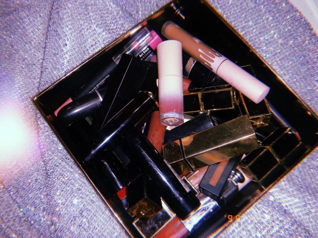 野生美妆博主肥崽刘最近爱眼影（请温柔对我）