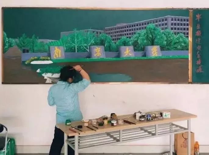 又一“扫地僧”火了！保洁阿姨3D黑板报惊艳全网