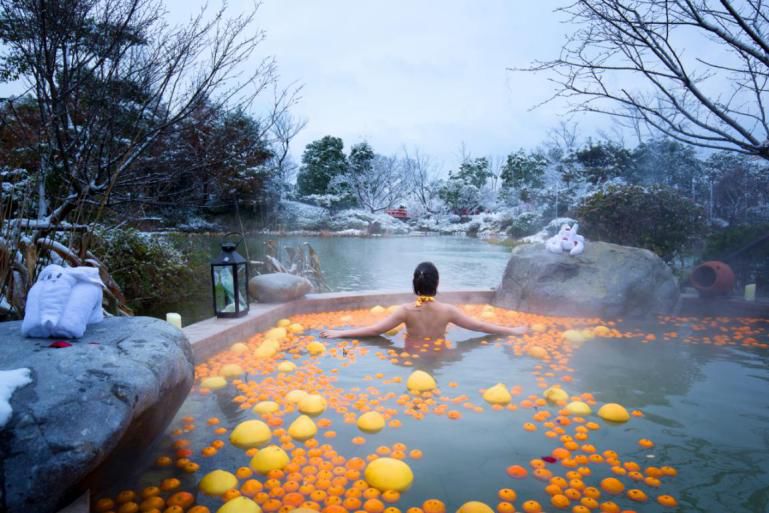 这里有天然独特的山中温泉,真实千亩温泉价格表