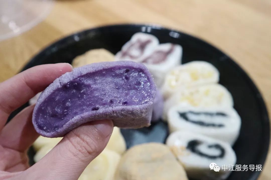 小申亲测｜小申亲测｜雨天也排长队！魔都这家古早味糕点店突然蹿红，口味么……