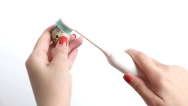 花了一万元做牙齿很难看,牙齿美白真正有用的牙膏