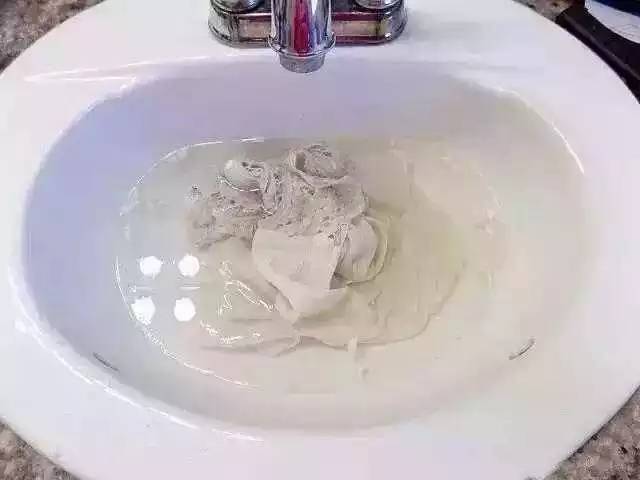 衣服缩水变形,纯羊毛衣服洗缩水变形了怎么补救