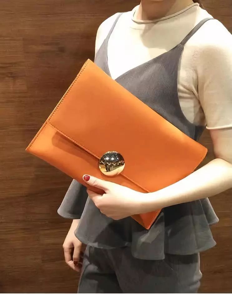 2018年这些包包将火遍时尚圈,当下最火手拿包