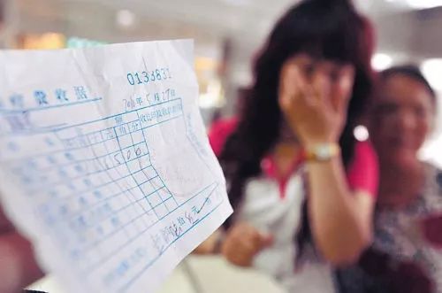 男子做包皮手术碰见相亲对象,去医院割包皮遇到前男友