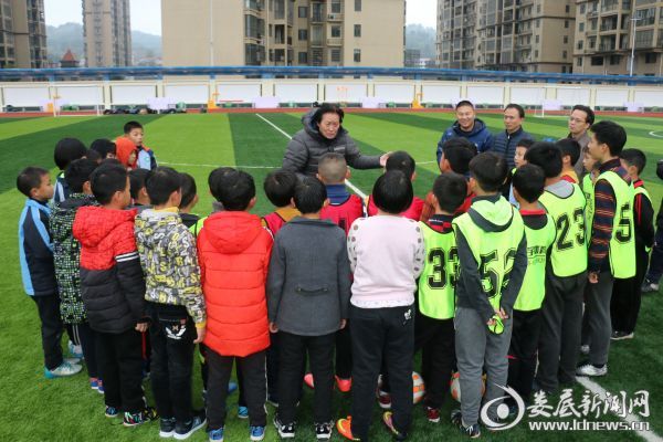 “足球教父”朱广沪来娄底考察校园足球