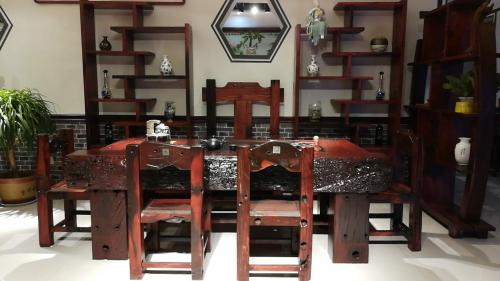 钛金板酒店墙面装饰,古船木装饰板