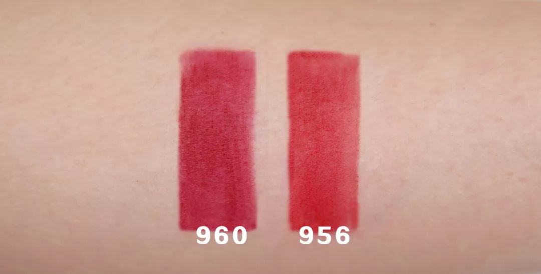 好想尝尝你的口红的味道,不停的舔口红