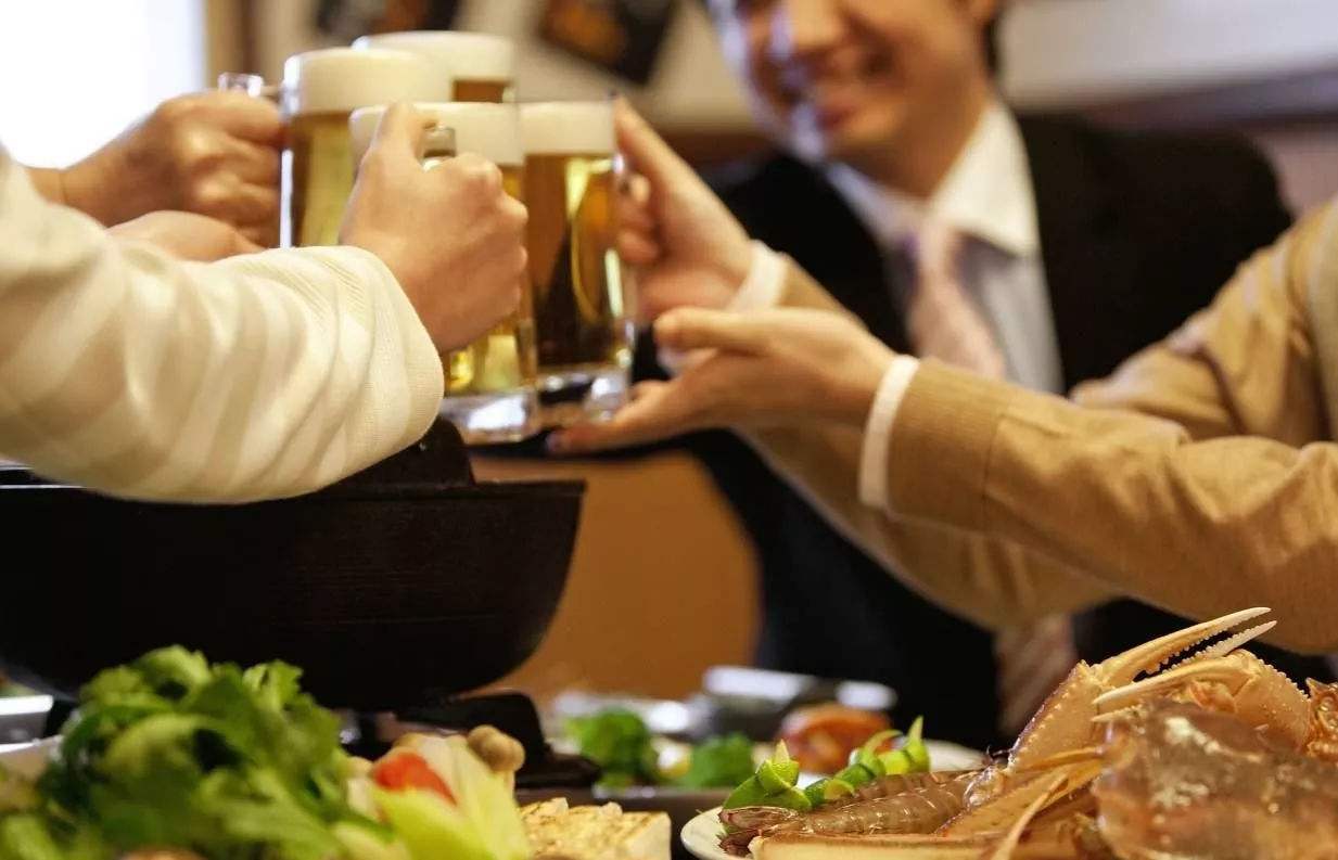 醉酒后为什么几天腿发软无力,酒喝多了第二天无力怎么缓解