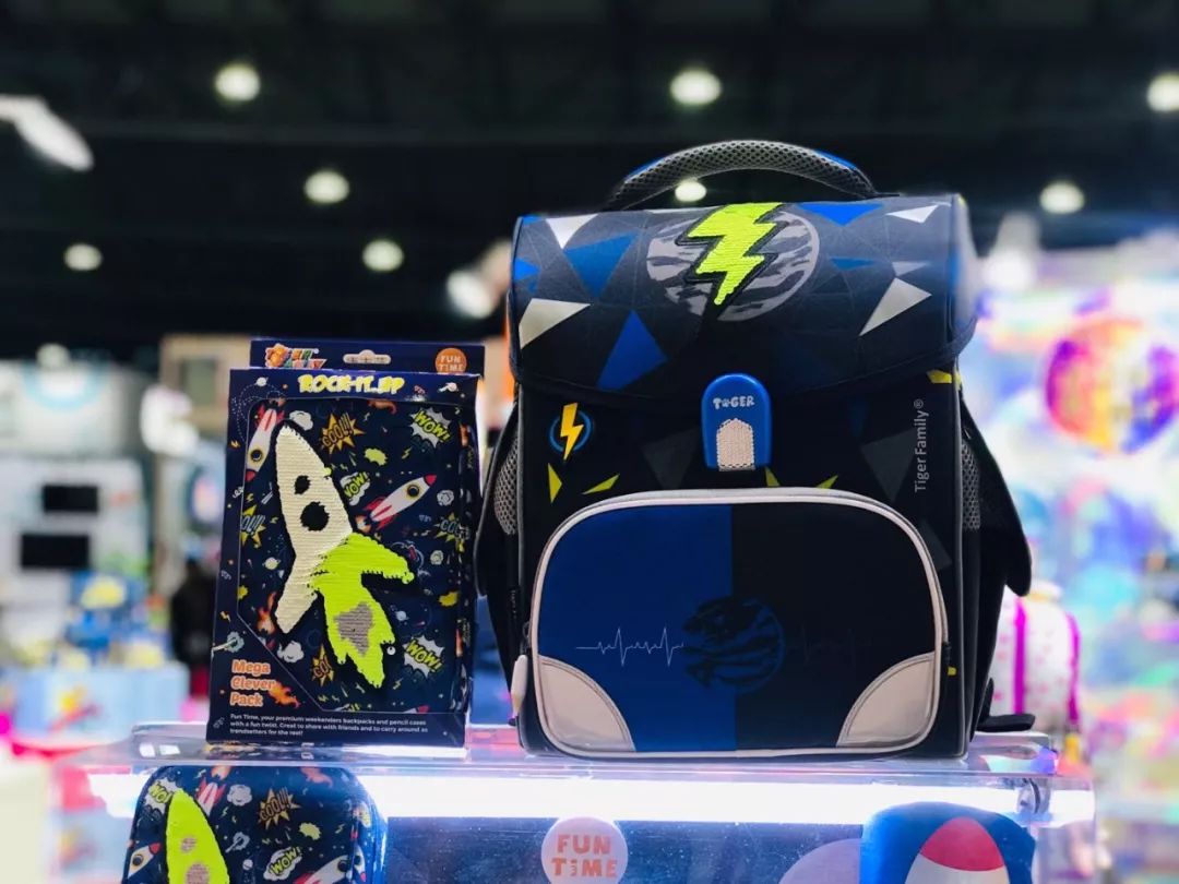 泰安新华书店百新文具馆,莱芜新华书店百新文具馆