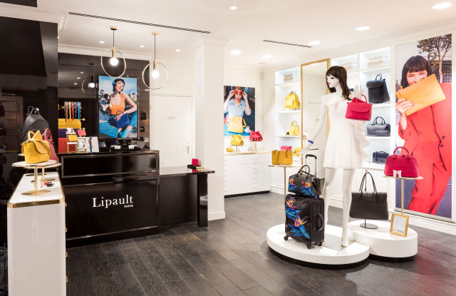 代购的冬天来了，新电商法即将实施；加拿大鹅内地首家店暂缓开业logo被遮；刘雯跌出全球收入最高前十名模