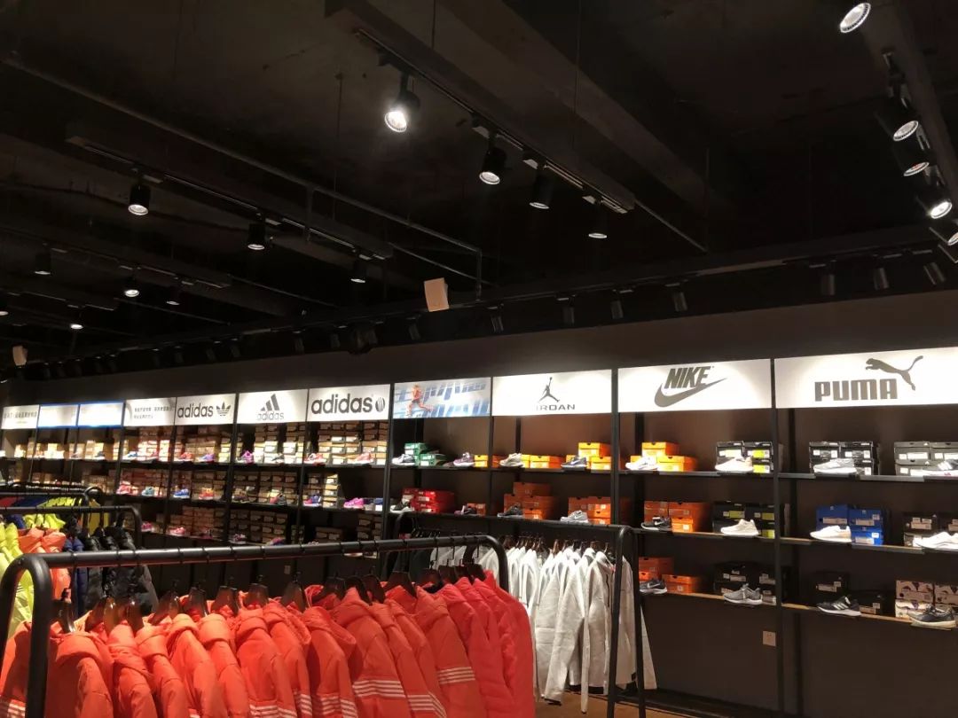 阿迪耐克加厚长款羽绒服捡漏,阿迪达斯羽绒服700元能买到真的吗