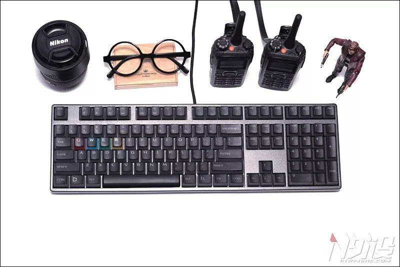 不玩灯的键盘,玩灯的机械键盘