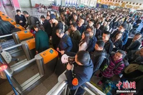 春运首日火车票明日开售吗,今起除夕火车票开售