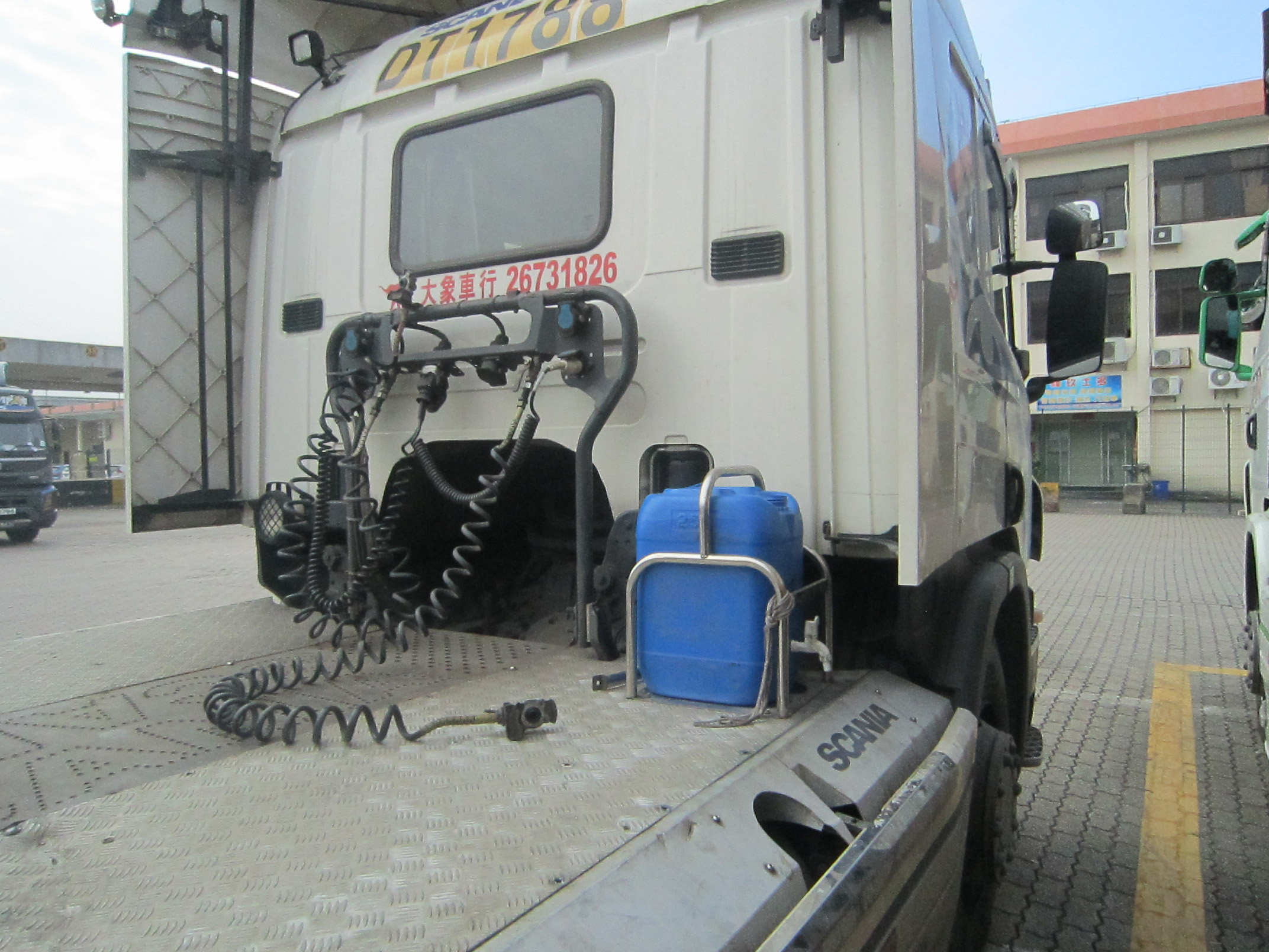 深圳海关查获所有走私车图片,深圳海关查获伪装水箱