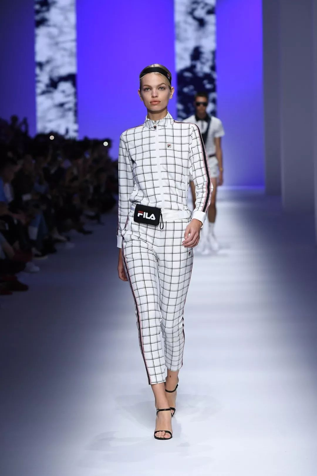 fila运动衣怎么搭配,fila高级时装