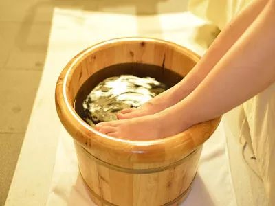 白酒加一物专治颈椎腰间盘腰腿疼,白酒加一物治疗颈肩腰腿痛实用