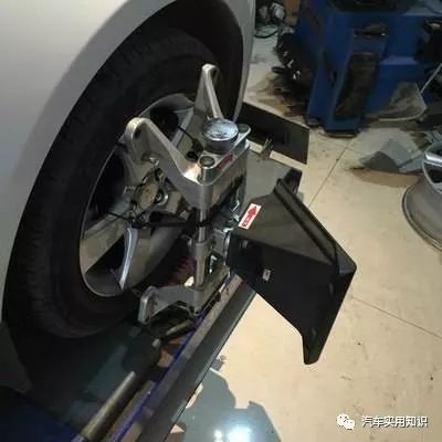 汽车四轮定位数据正确还是跑偏,汽车直线行驶跑偏要做四轮定位么