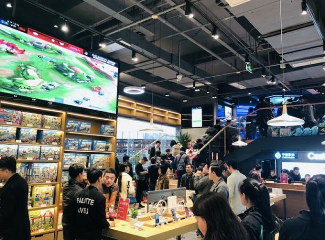 从电竞到图书，苏宁极物如何打造智慧零售的场景体验店