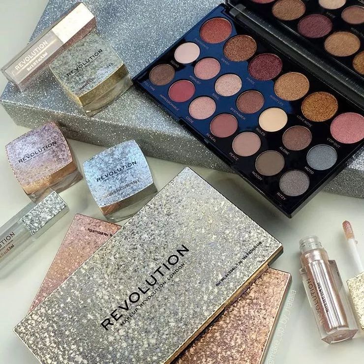 google全球热搜榜,日本年度美妆排行榜