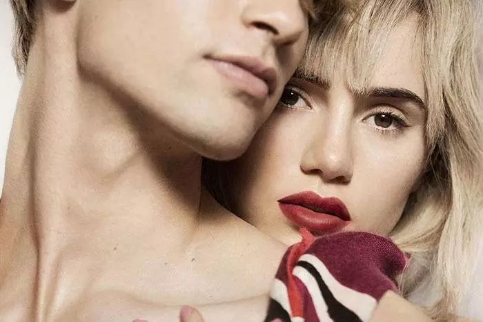 我该不该给一个已婚的男人花钱,按月上交工资怎么给老婆买礼物