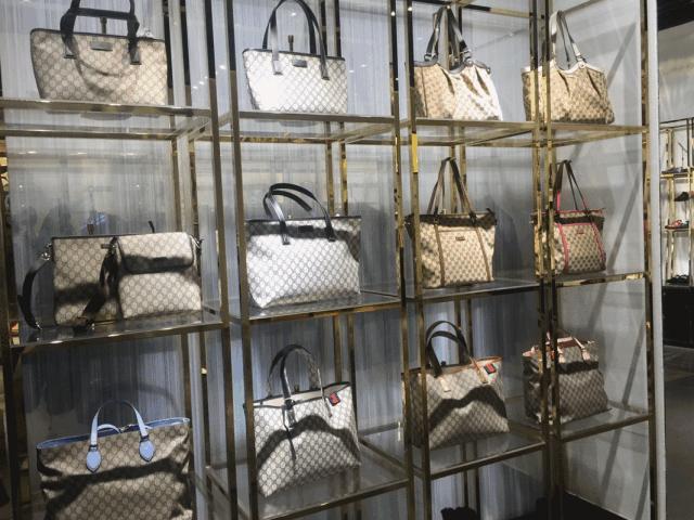 闺蜜刚回国晒朋友圈,气炸闺蜜视频